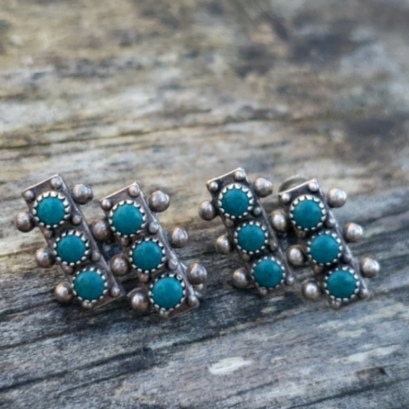 Vintage Native American Sterling Silver Turquoise Earrings Screwbacks - Picture 4 of 5